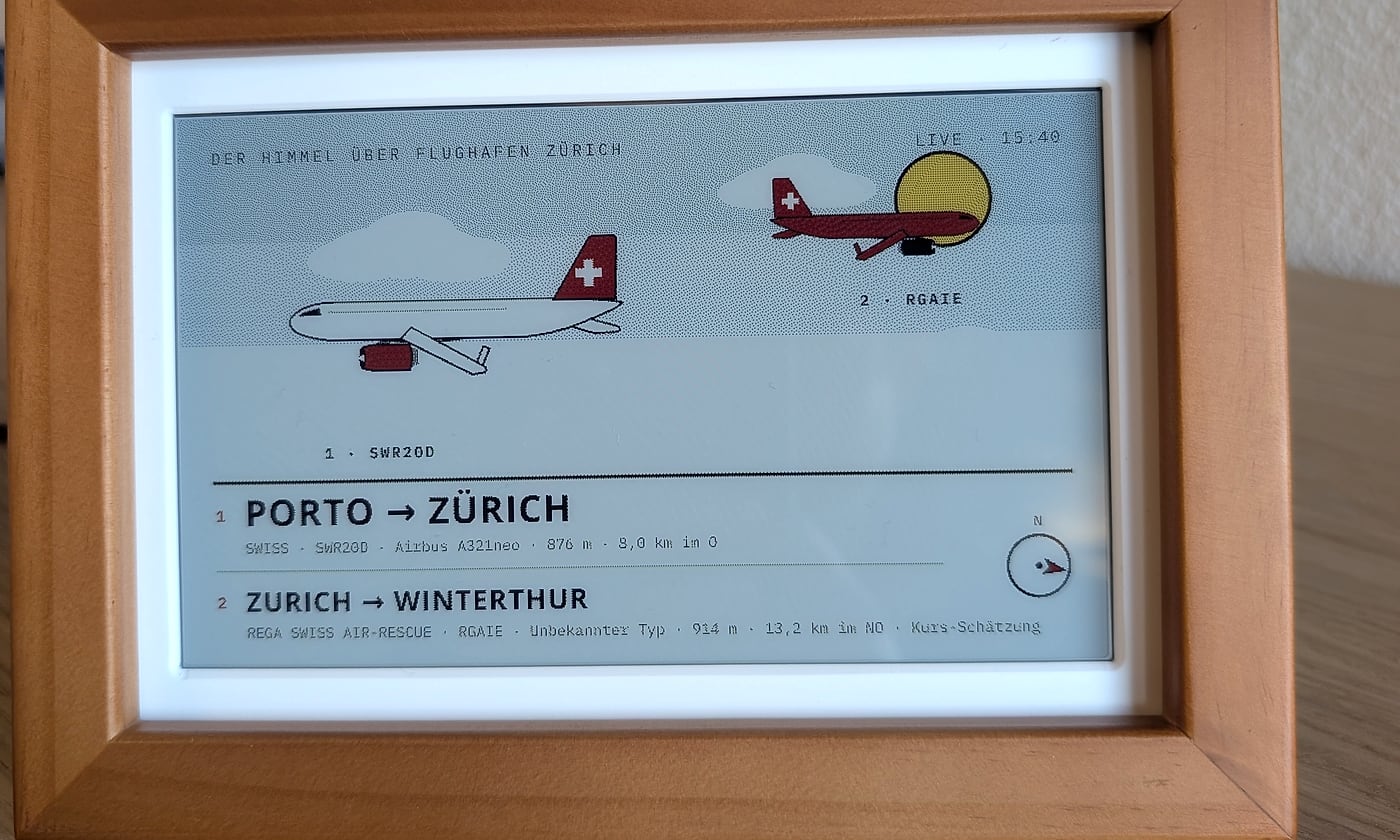 Avioframe Paper E Ink display on a table